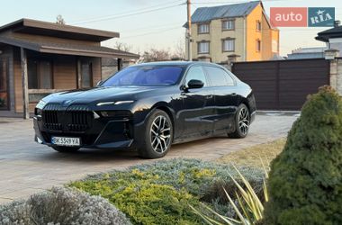 Седан BMW i7 2023 в Рівному