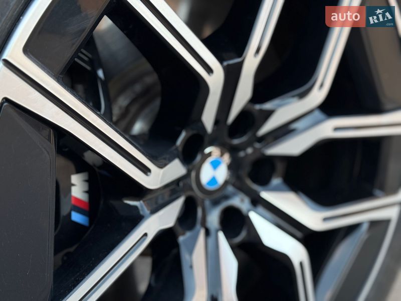 Седан BMW i7 2023 в Ровно
