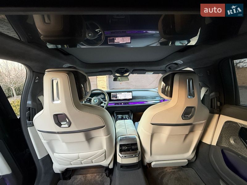 Седан BMW i7 2023 в Ровно