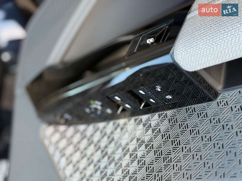 Седан BMW i7 2023 в Ровно