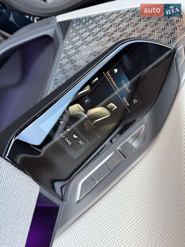 Седан BMW i7 2023 в Ровно