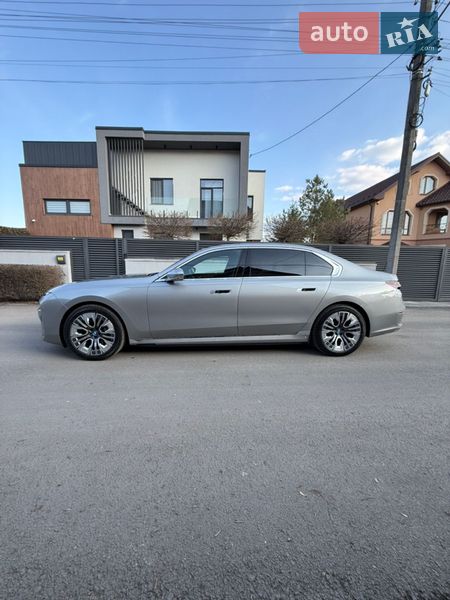 Седан BMW i7 2023 в Ивано-Франковске