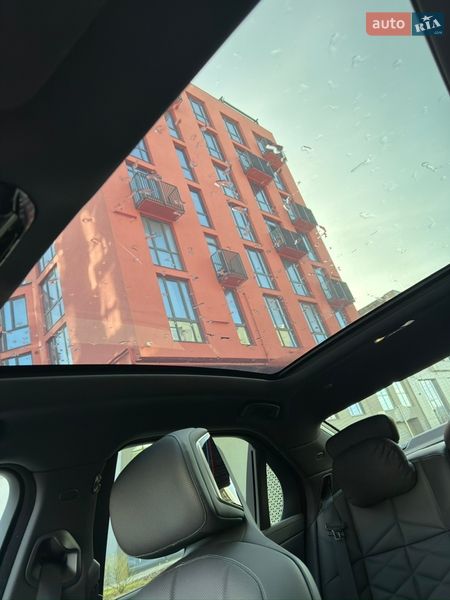 Седан BMW i7 2023 в Львові