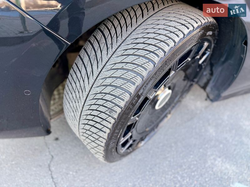 Седан BMW i7 2024 в Киеве