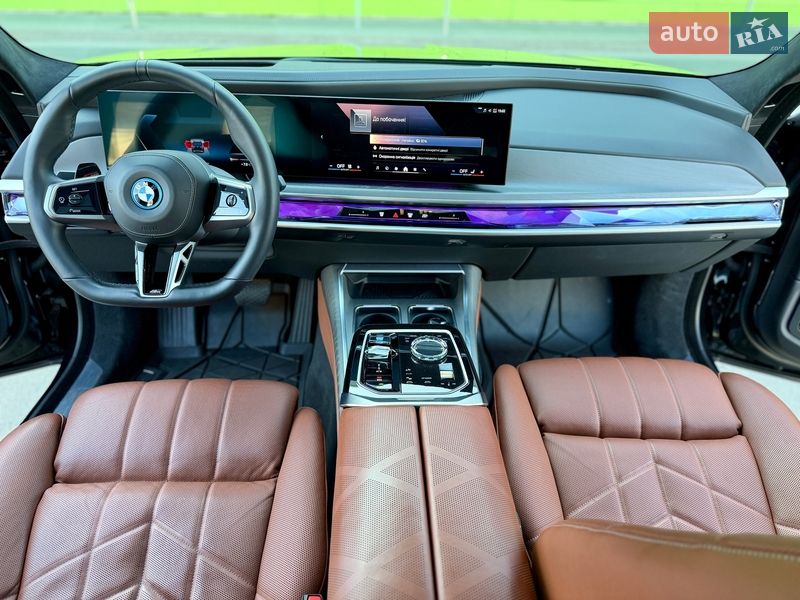 Седан BMW i7 2024 в Киеве