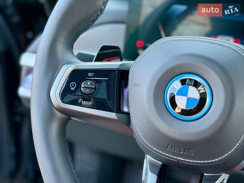 Седан BMW i7 2024 в Киеве