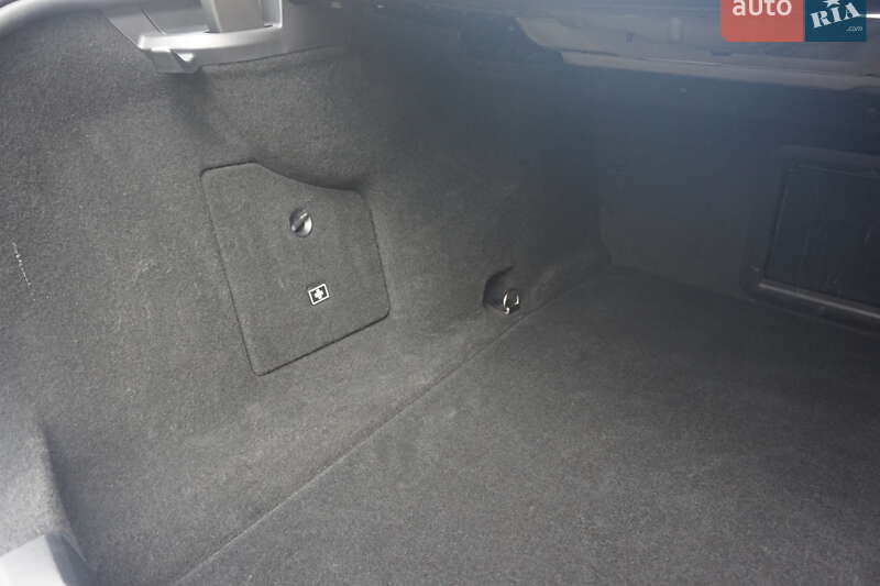 Седан BMW i7 2024 в Самборі