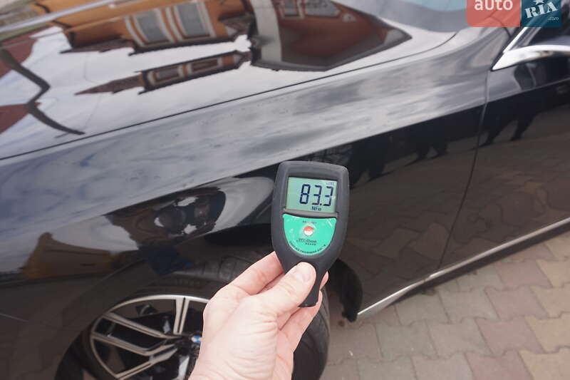 Седан BMW i7 2024 в Самборі