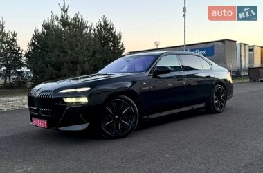 Седан BMW i7 2023 в Киеве