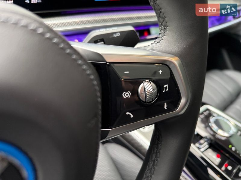 Седан BMW i7 2022 в Киеве