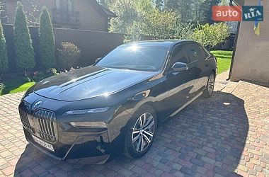 Седан BMW i7 2023 в Києві