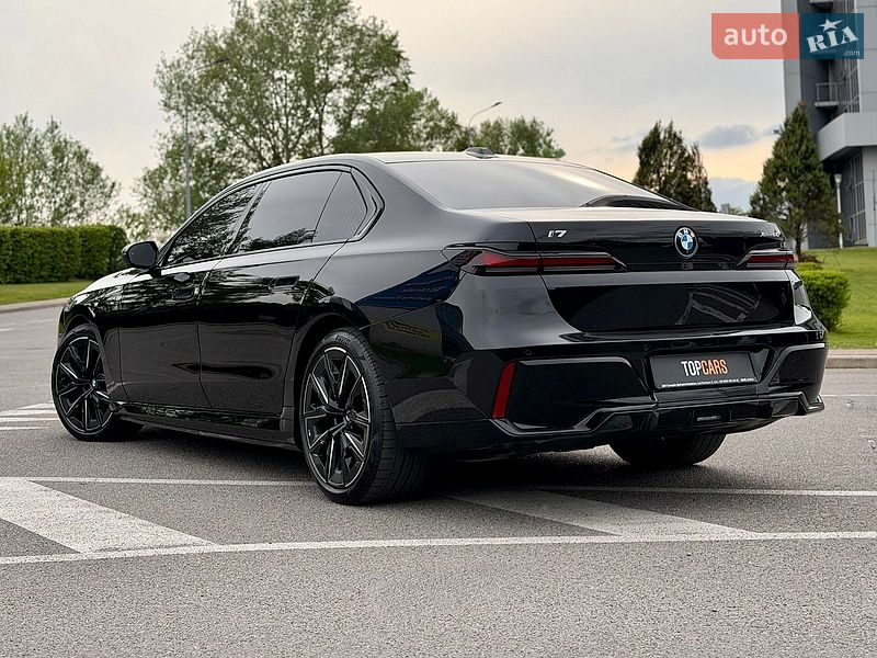 Седан BMW i7 2023 в Києві
