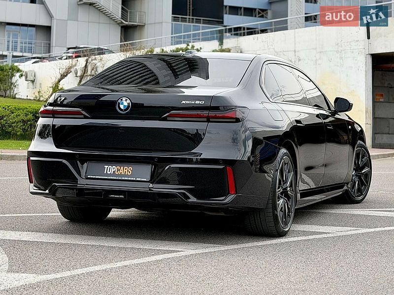 Седан BMW i7 2023 в Києві