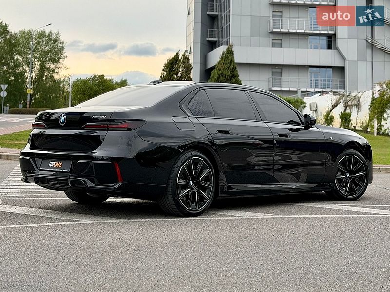 Седан BMW i7 2023 в Києві