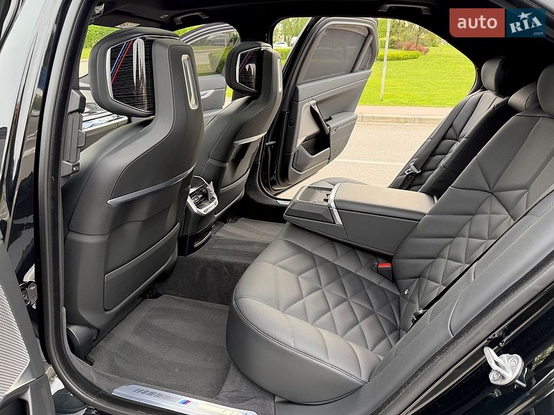 Седан BMW i7 2023 в Києві