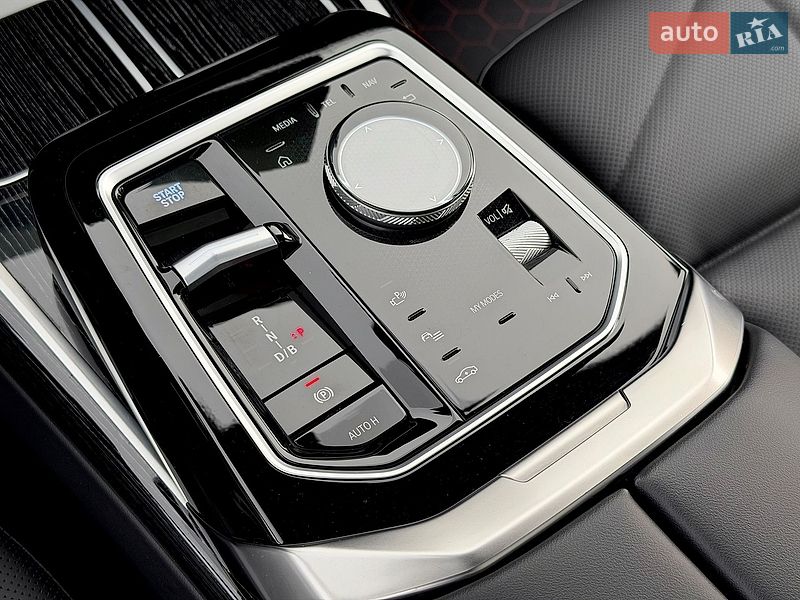 Седан BMW i7 2023 в Києві