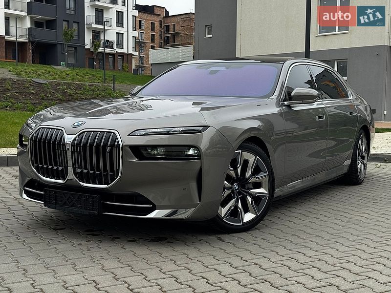 Седан BMW i7 2022 в Івано-Франківську
