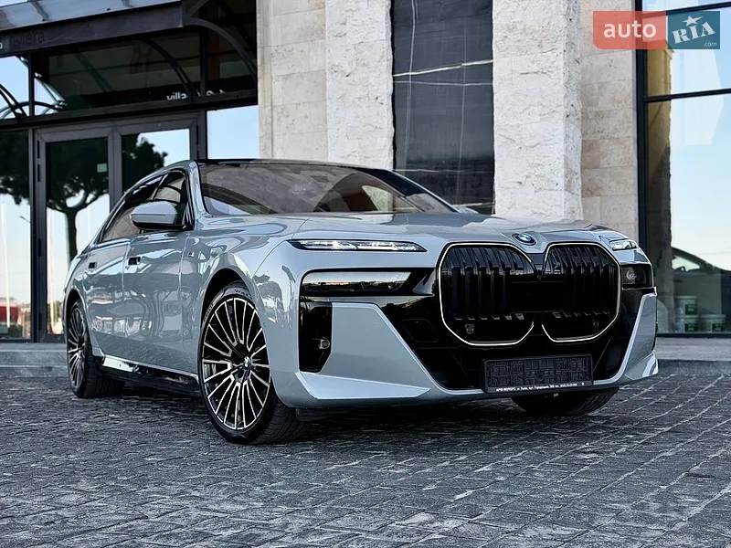 BMW i7