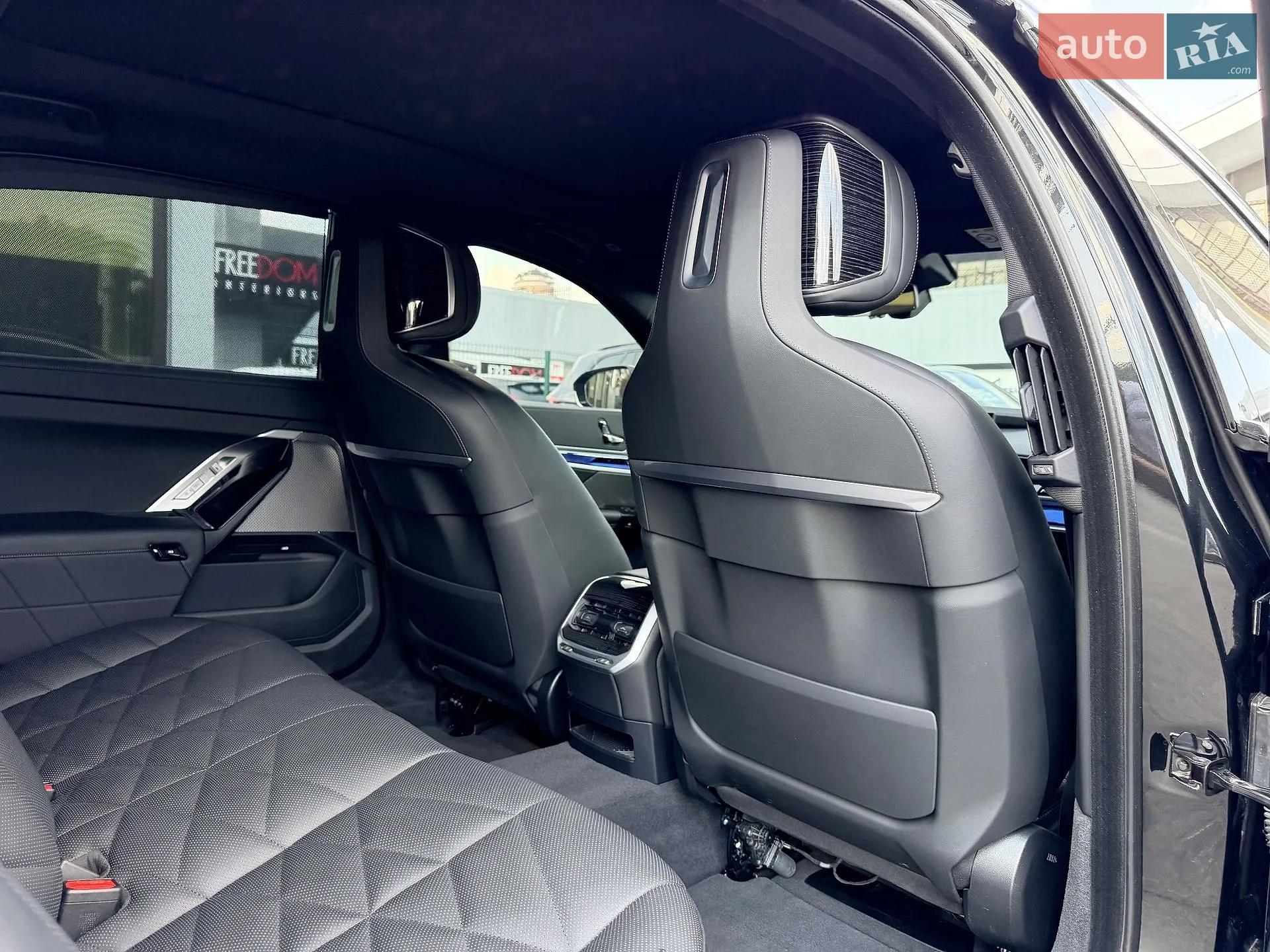 2023 BMW i7 - мініатюра 15