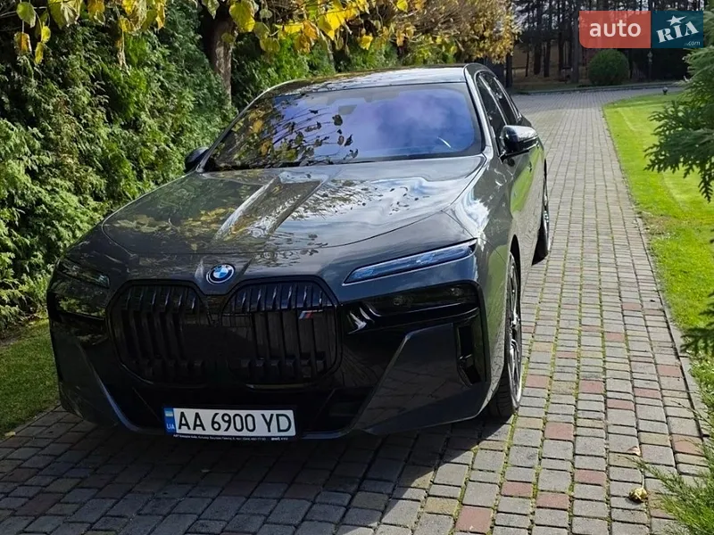 BMW i7