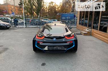 Седан BMW i8 2015 в Киеве