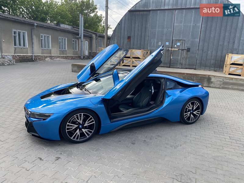 Купе BMW i8 2015 в Черновцах
