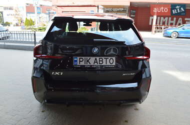 Внедорожник / Кроссовер BMW iX1 2024 в 