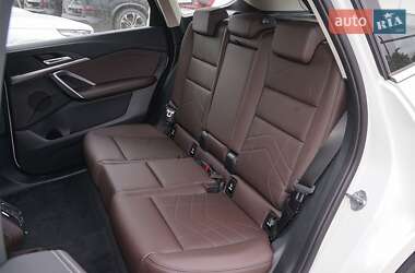 Внедорожник / Кроссовер BMW iX1 2025 в 
