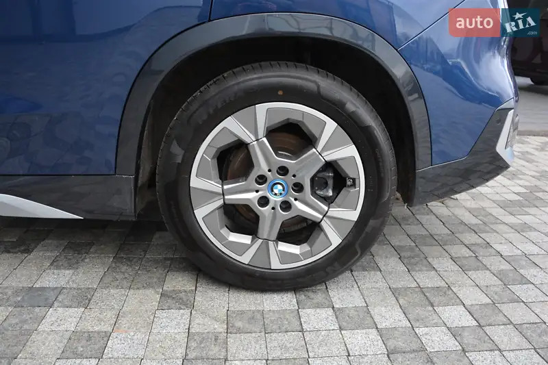 Внедорожник / Кроссовер BMW iX1 2024 в 