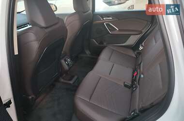 Внедорожник / Кроссовер BMW iX1 2024 в 