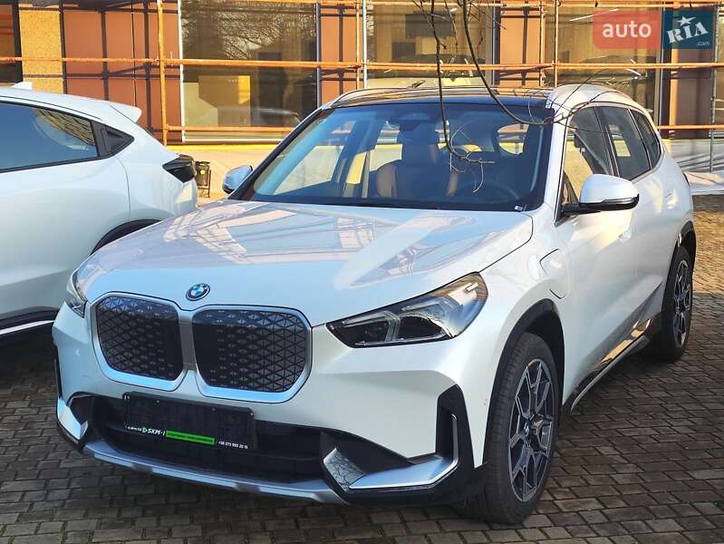Внедорожник / Кроссовер BMW iX1 2024 в 