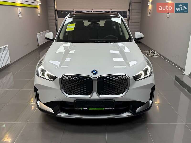 Внедорожник / Кроссовер BMW iX1 2025 в 