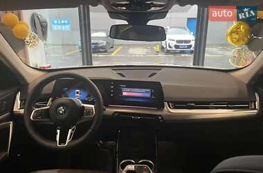 Внедорожник / Кроссовер BMW iX1 2025 в 