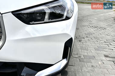 Позашляховик / Кросовер BMW iX1 2024 в 