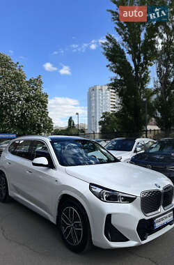 Внедорожник / Кроссовер BMW iX1 2024 в 
