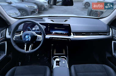 Внедорожник / Кроссовер BMW iX1 2024 в 