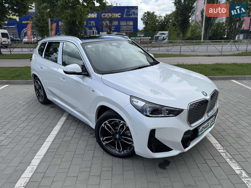 Внедорожник / Кроссовер BMW iX1 2024 в 