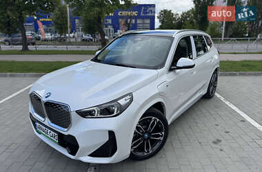 Внедорожник / Кроссовер BMW iX1 2024 в 