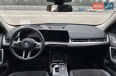 Внедорожник / Кроссовер BMW iX1 2023 в 