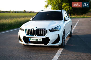 Позашляховик / Кросовер BMW iX1 2023 в 