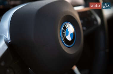 Позашляховик / Кросовер BMW iX1 2023 в 