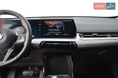 Позашляховик / Кросовер BMW iX1 2024 в 