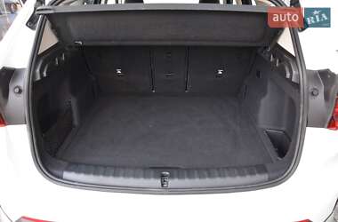 Позашляховик / Кросовер BMW iX1 2024 в 