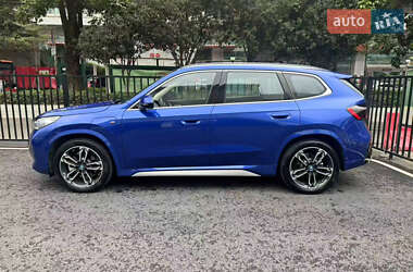 Позашляховик / Кросовер BMW iX1 2023 в 