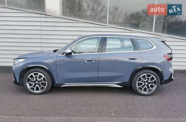 Позашляховик / Кросовер BMW iX1 2023 в 