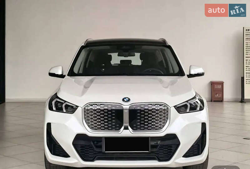BMW iX1 2023
