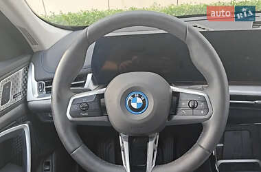Внедорожник / Кроссовер BMW iX1 2023 в 