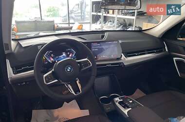 Внедорожник / Кроссовер BMW iX1 2025 в 