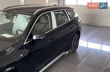 Внедорожник / Кроссовер BMW iX1 2025 в 