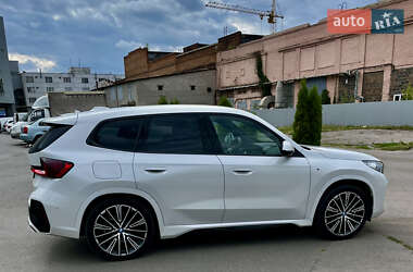 Внедорожник / Кроссовер BMW iX1 2023 в 